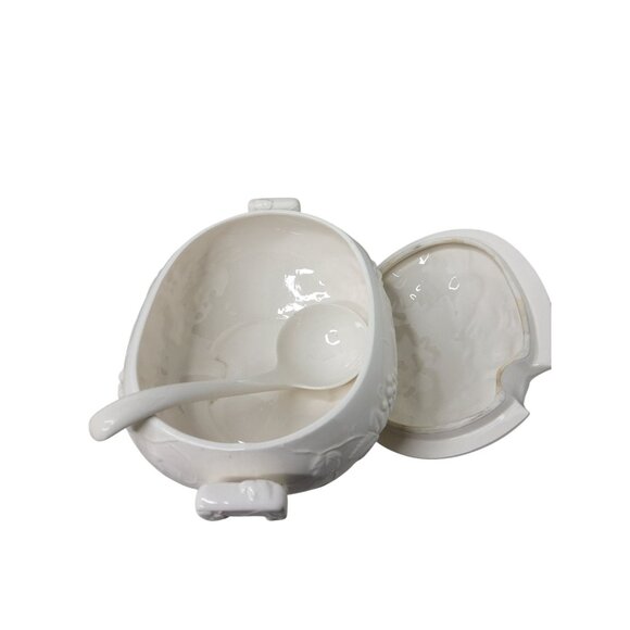 Vintage White Ceramic Electric Soup Tureen With Lid and Ladle Japan Akron Model - Picture 3 of 7